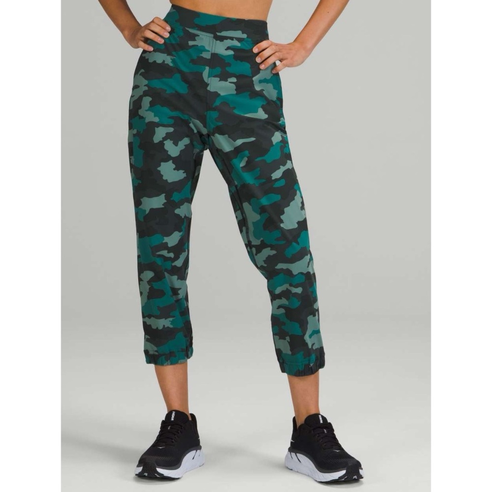 Lululemon Adapted State Crop Jogger High Rise Stretch Camo Activewear Sz 2